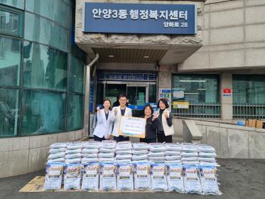 안양더샘찬정형외과의원, 저소득 100가구에 백미 지원 이미지