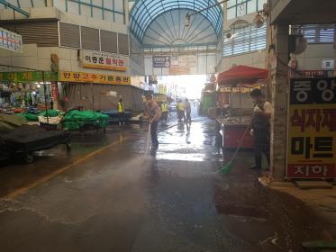 2021년 하반기 중앙시장 물청소 실시 이미지