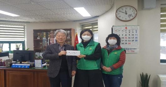 새마을부녀회 불우이웃돕기 성금 기부 이미지