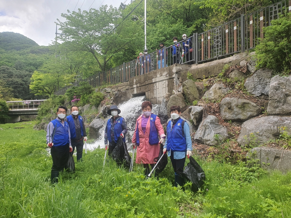 2022.4.29. 바르게살기위원회, 수암천변 정화활동 이미지