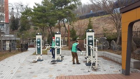 2020년 "코로나19 바이러스" 방역활동(소공원, 엘리베이터) 이미지