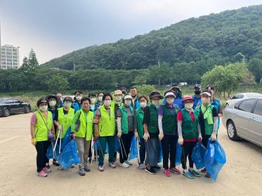 박달1동 사회단체, 안양천변 환경정화활동 실시 이미지