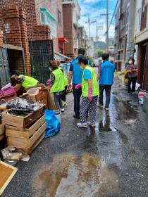 박달1동 사회단체, 수해복구 자원봉사 실시 이미지