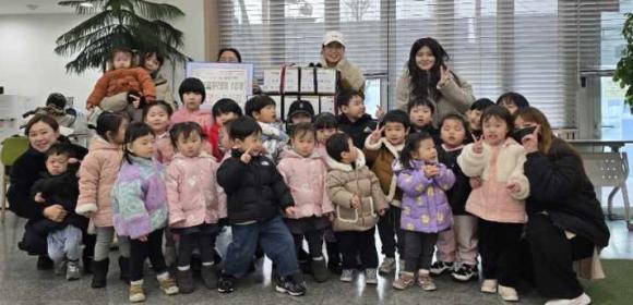 비산3동 세영어린이집(원장 김정희), 생필품꾸러미 10개 기탁 이미지