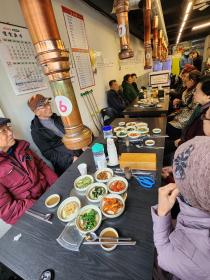 관내 일반음식점 고기술술, 어르신들에게 갈비탕 제공 이미지