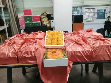 [신촌동] 신촌동 지역사회보장협의체, 관내 저소득층 가구에 과일꾸러미 전달 이미지