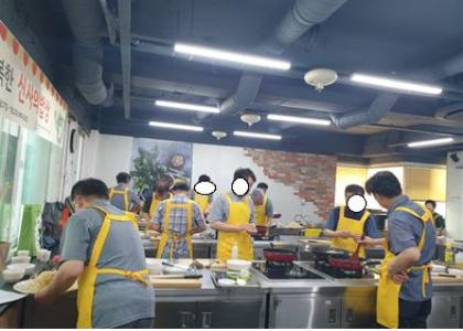 행복한 신사의 밥상이  이야기 꽃으로  풍성하네요!!!