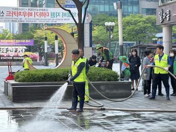 2025년 봄맞이 평촌역문화의거리 물청소 이미지