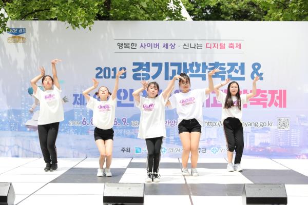 버스킹 공연 이미지