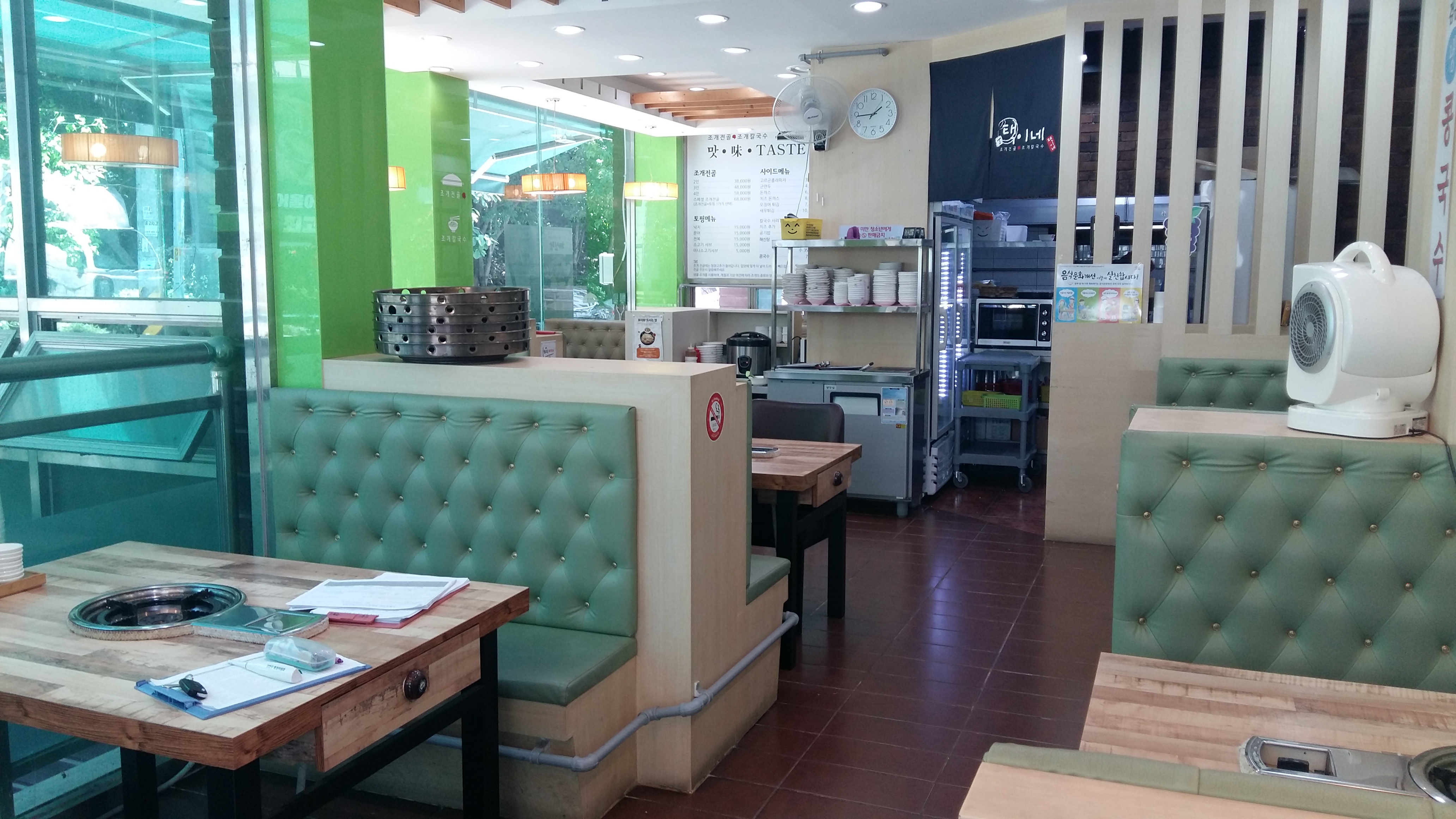 매장 내부 사진입니다.