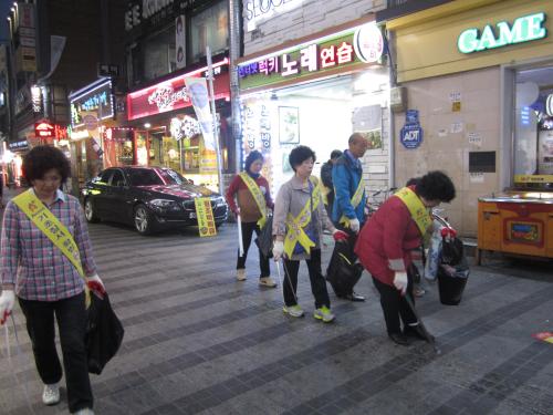 바르게살기위원회 관내 청소활동 이미지