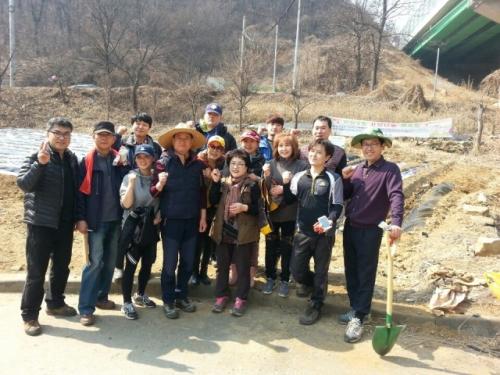 사랑나눔 채소밭 감자 심기 이미지