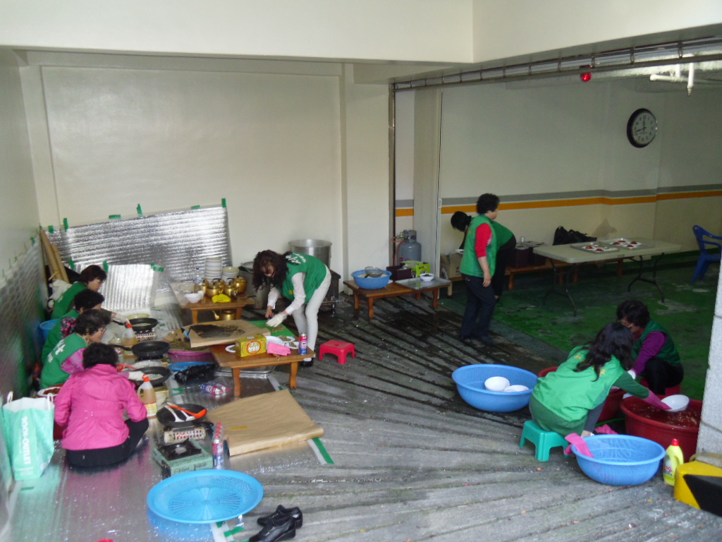 부녀회 불우이웃돕기 먹거리 장터(3) 이미지