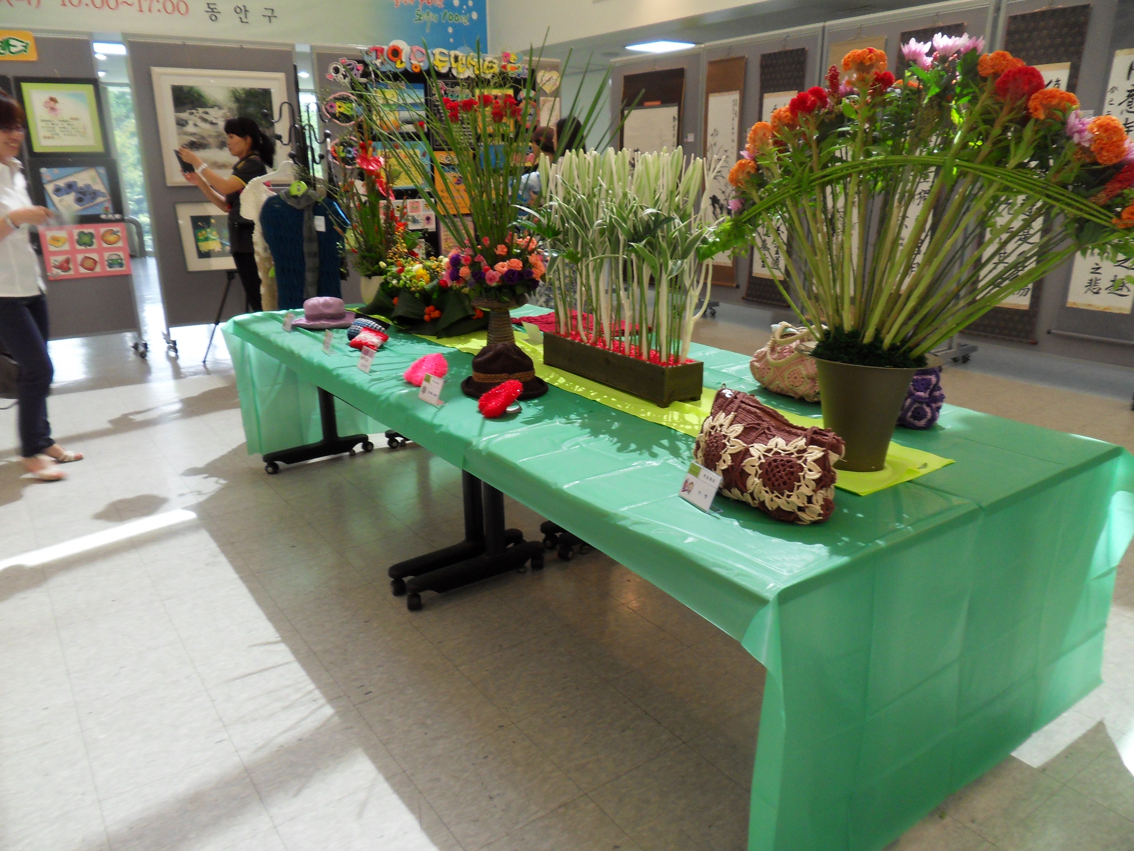 주민자치 프로그램 발표회 뜨개질반 전시사진 이미지