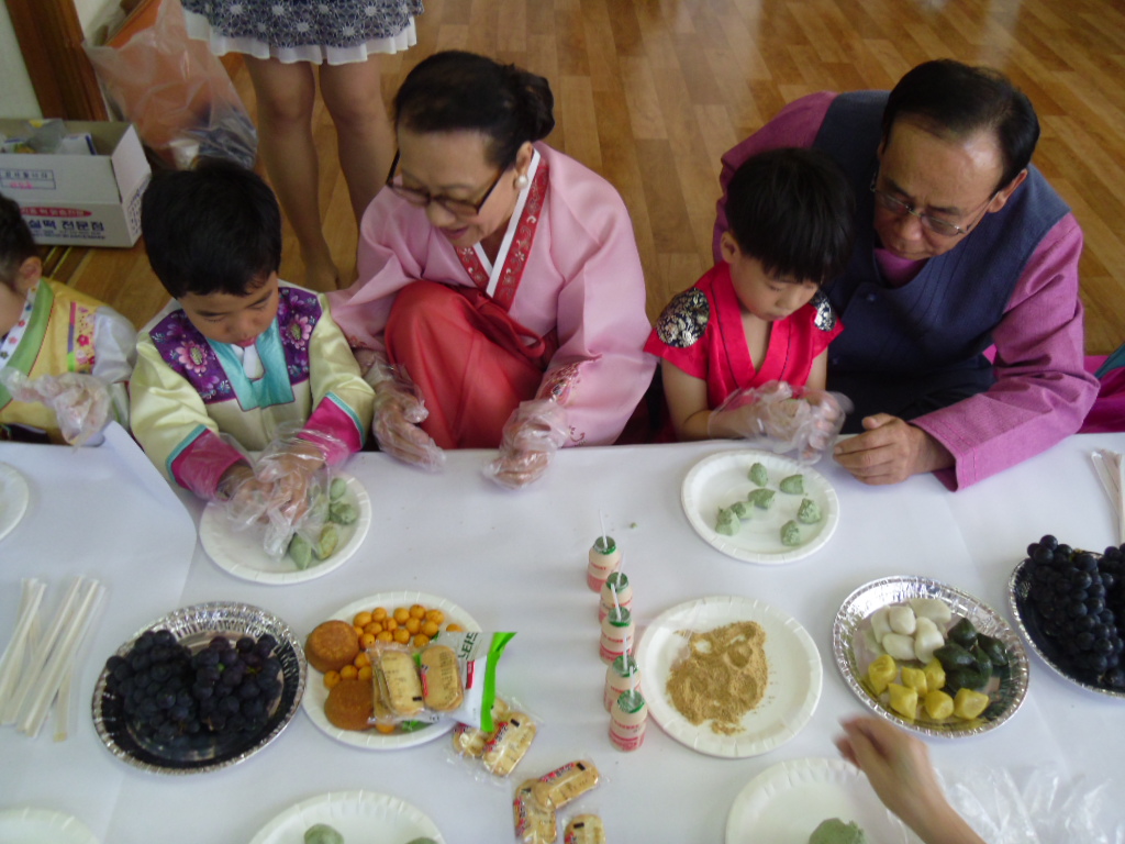 1-3세대(조손) 추석맞이 송편만들기 행사(2) 이미지