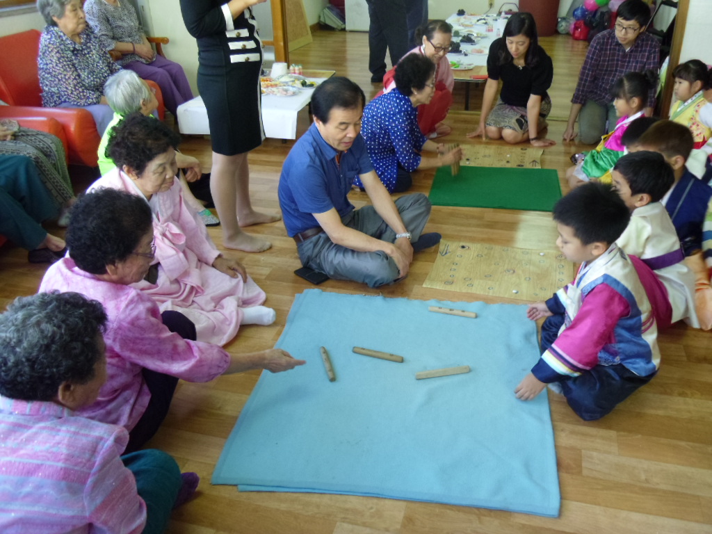 1-3세대(조손) 추석맞이 송편만들기 행사(3) 이미지