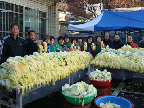 안양8동 새마을부녀회 김장담기 이미지