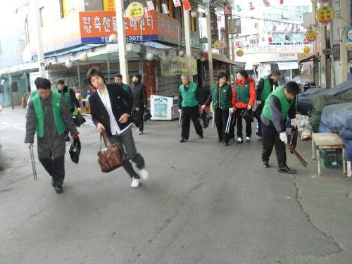 2009.3.2 07:00  호계1동 주요도로및 골목 새마을 청소(새마을지도자협의회, 새마을 부녀회)  이미지