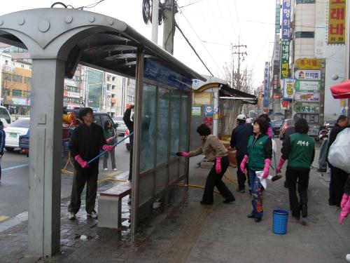 새봄맞이 물청소(각 사회단체, 승강장) 이미지