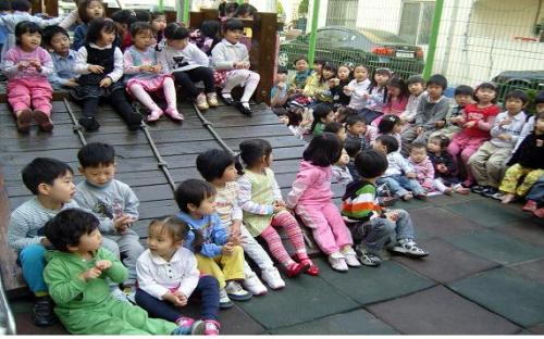 새샘어린이집 원생들은 소방교육중입니다. 이미지