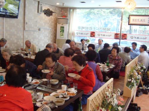 어르신 초청 점심대접2 이미지
