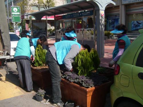 신기중정류장 꽃박스설치 이미지