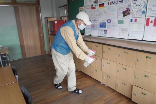 학교내 신종플루 소독작업(희망근로 프로젝트 2009) 이미지