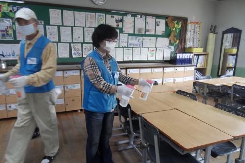 학교내 신종플루 소독작업(희망근로 프로젝트 2009) 이미지