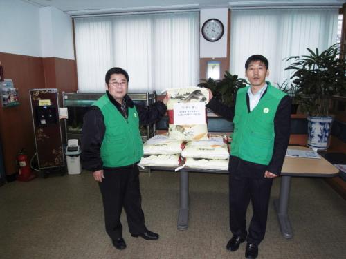새마을지도자협의회에서 연말 이웃돕기 실시 이미지