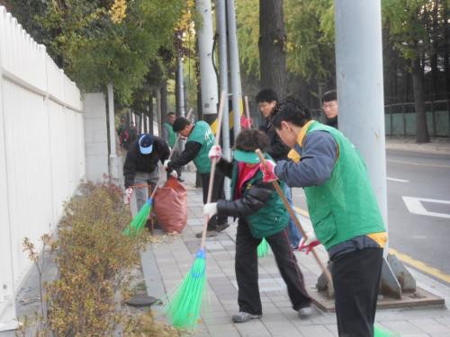 2010 거리낙엽청소 이미지