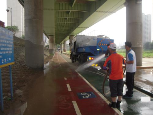 박달1동, 안양천 정화활동 전개 이미지