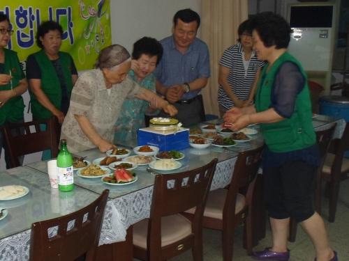 6,7월 독거노인 생신상차려 드리기 이미지
