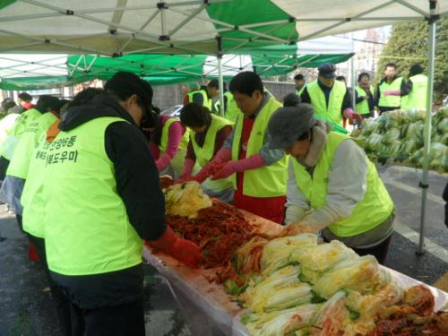 2013년 불우이웃돕기 사랑의 김장담그기 행사 이미지