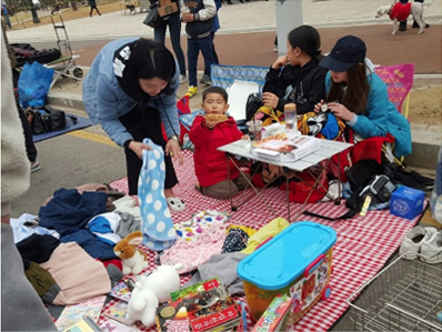 Car-free street flea market image