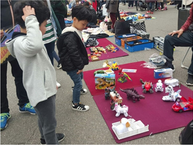Car-free street flea market image