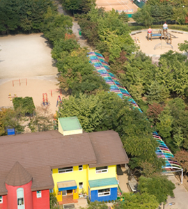 오색찬란한 하늘 아래 산책길_다니엘 뷔렝 사진